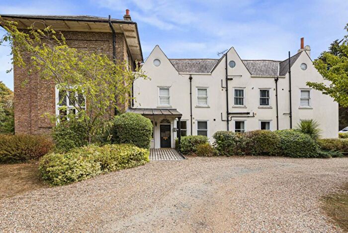 2 Bedroom Apartment For Sale In The Manor House, Manor Road, Bexley, DA5