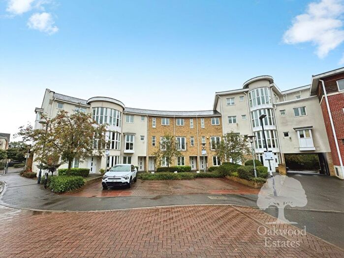 2 Bedroom Flat To Rent In Kingsquarter, Maidenhead, SL6