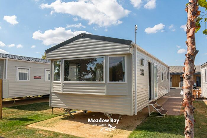 3 Bedroom Mobile/park Home For Sale In Crow Lane, Little Billing, Northampton, NN3