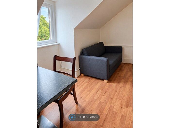 Studio To Rent In Brockley Road, London, SE4