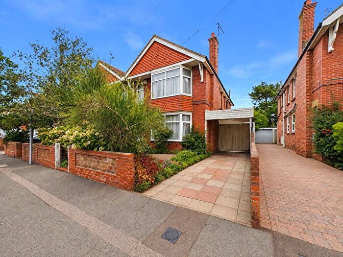 4 Bedroom Semi-Detached House For Sale In Gannon Road, Worthing, BN11