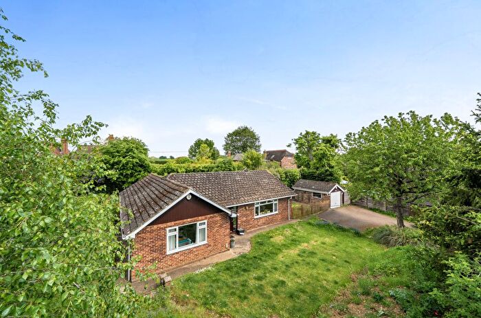 3 Bedroom Bungalow For Sale In High Street, Burcott, Leighton Buzzard, LU7