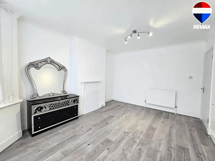 4 Bedroom Terraced House To Rent In Hulse Avenue, Barking, IG11