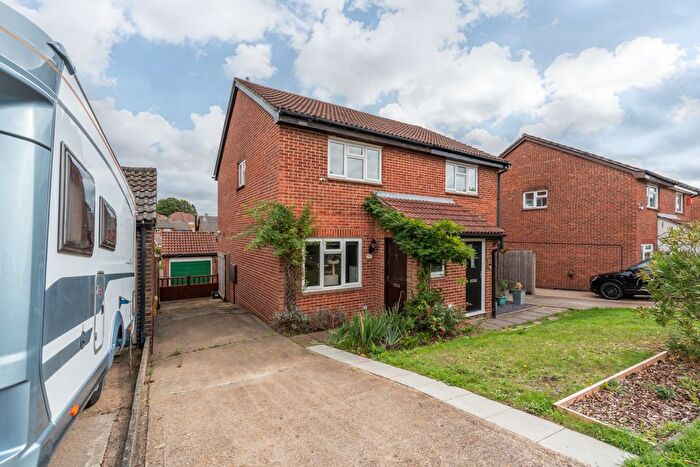 2 Bedroom Semi-Detached House For Sale In Quebec Gardens, Bursledon, SO31