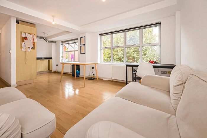 2 Bedroom Flat To Rent In Tower Bridge Road, London, SE1