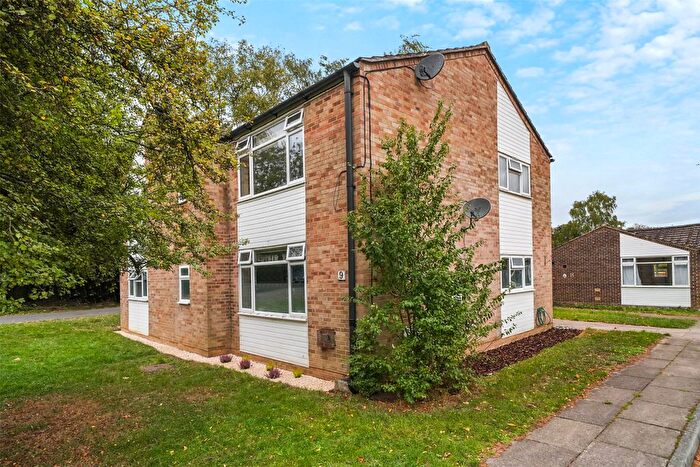 3 Bedroom Maisonette For Sale In Edenside Road, Great Bookham, Leatherhead, Surrey, KT23