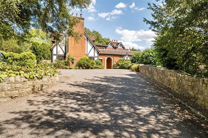 3 Bedroom Flat For Sale In Pilgrims Way, Westerham, Kent, TN16