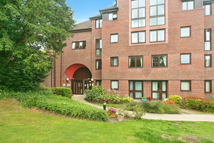 1 Bedroom Flat For Sale In Coed Pella Road, Colwyn Bay, Conwy, LL29