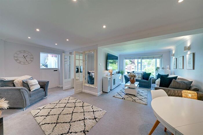 4 Bedroom End Of Terrace House For Sale In Irvine Road, Higham, Rochester, ME3