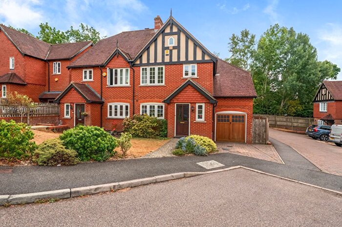 4 Bedroom End Of Terrace House For Sale In Amherst Place, Sevenoaks, TN13