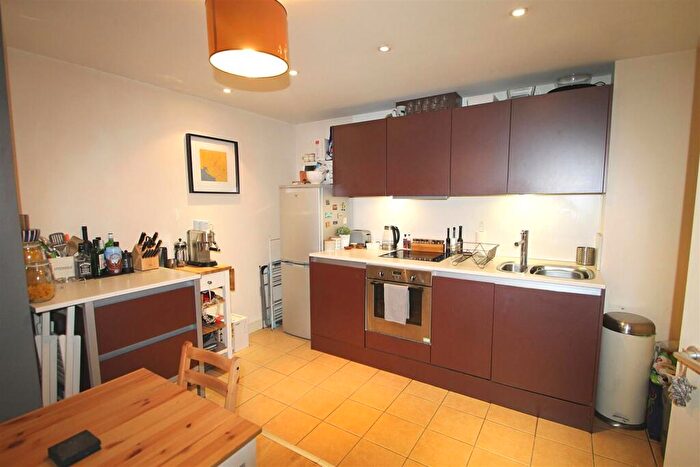 1 Bedroom Apartment For Sale In The Waterquarter, Galleon Way, Cardiff, CF10