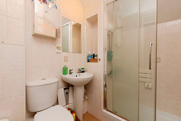 1 Bedroom Flat For Sale In Gaskell Court (A), Holybourne, GU34