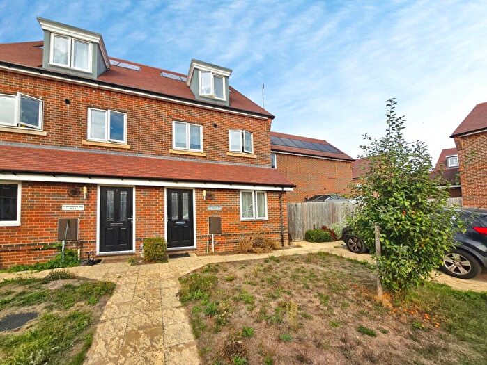 2 Bedroom Maisonette For Sale In Blackburne Way, Tongham, Surrey, GU10