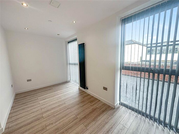 1 Bedroom Apartment To Rent In Farnham Road, Slough, Berkshire, SL2