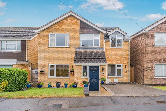 4 Bedroom Detached House For Sale In Ashlade, Middleton Cheney, Banbury, OX17