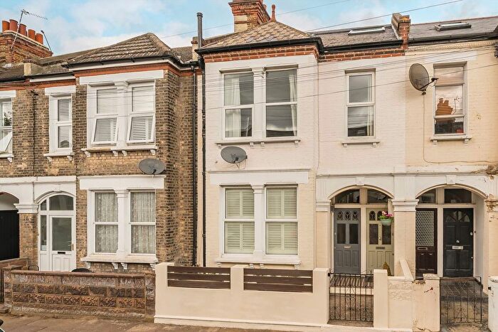 4 Bedroom Flat For Sale In Loubet Street, Tooting, SW17