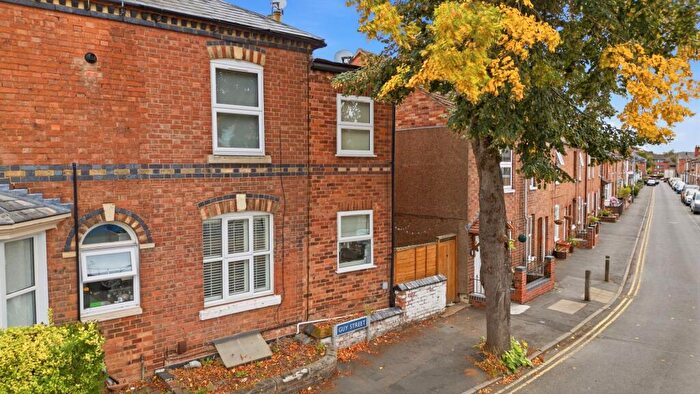 2 Bedroom Semi-Detached House For Sale In Guy Street, Warwick, CV34