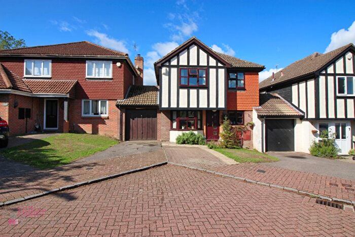 4 Bedroom Link Detached House For Sale In Minters Orchard, St. Mary's Platt, TN15