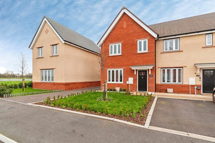 3 Bedroom End Of Terrace House For Sale In Oregano Close, Melksham, SN12