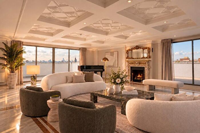 6 Bedroom Flat To Rent In Knightsbridge, London, SW7