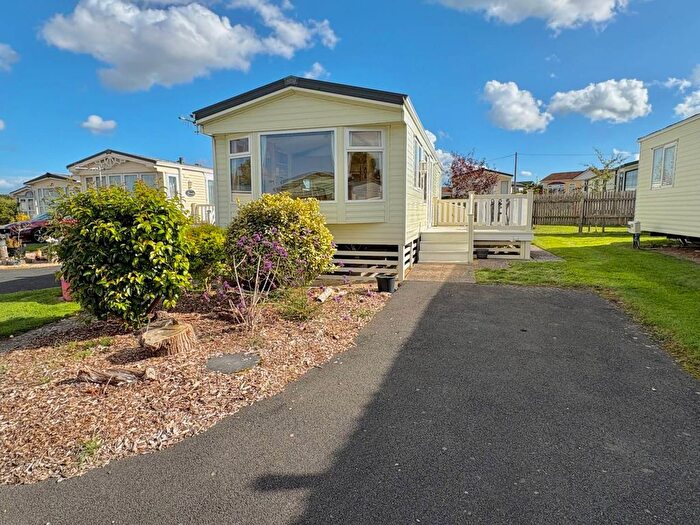 2 Bedroom Park Home For Sale In Oakmere Park, Hanley Swan, Worcester, WR8