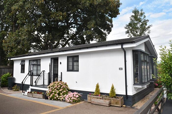 2 Bedroom Park Home For Sale In Palace Road Residential Park, Ripon, HG4