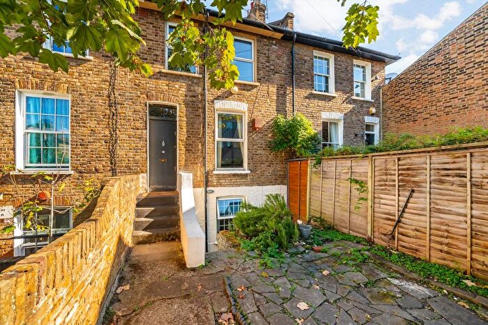 2 Bedroom Flat To Rent In Beavor Grove, Ravenscourt, W6