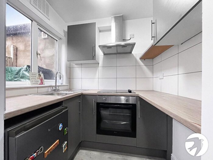 Flat To Rent In Broadway, Bexleyheath, DA6