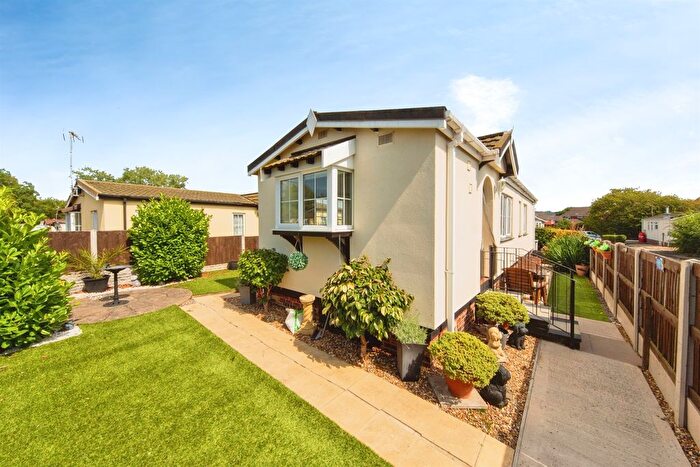 2 Bedroom Mobile/park Home For Sale In Orchard Park, Elton, Chester, CH2