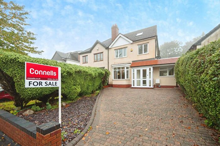 4 Bedroom Semi-Detached House For Sale In Oakham Road, Dudley, DY2