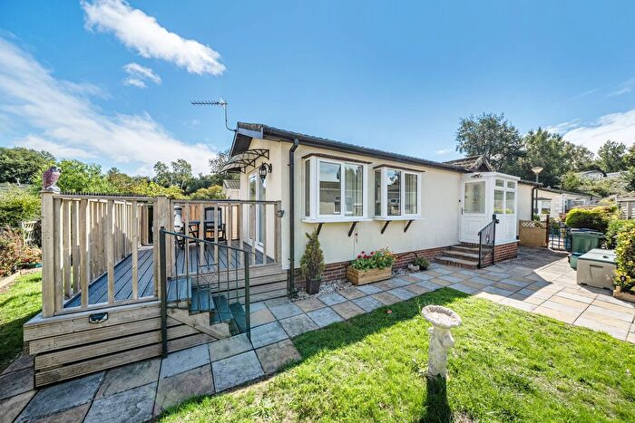2 Bedroom Mobile/park Home For Sale In Beechwood Crescent, Hazelwood Park, Dawlish Warrren, Devon, EX7