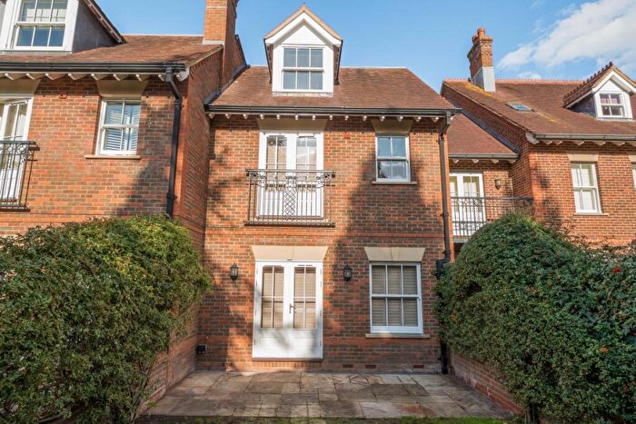 3 Bedroom Terraced House To Rent In Wethered Park Marlow, SL7