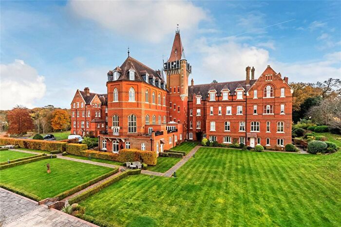 3 Bedroom Flat For Sale In Wolfs Row, Oxted, Surrey, RH8