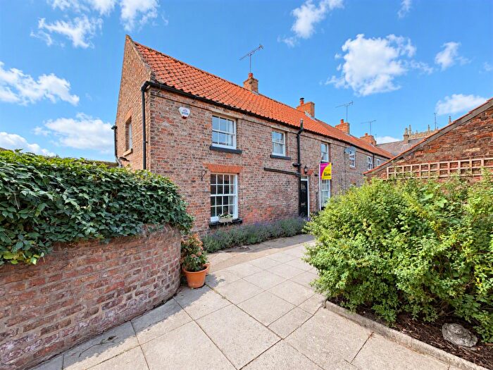 2 Bedroom End Of Terrace House For Sale In Millers Terrace, Snaith, Goole, DN14
