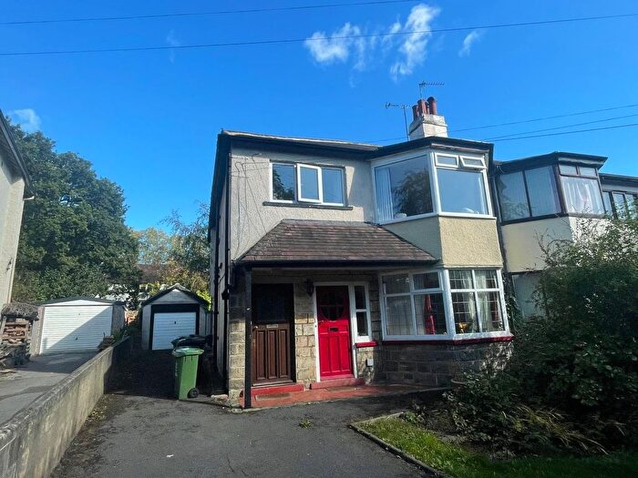 2 Bedroom Flat To Rent In Hollin Gardens, Weetwood, Leeds, LS16