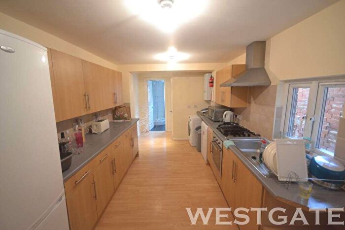 6 Bedroom Terraced House To Rent In Blenheim Road, Reading, RG1