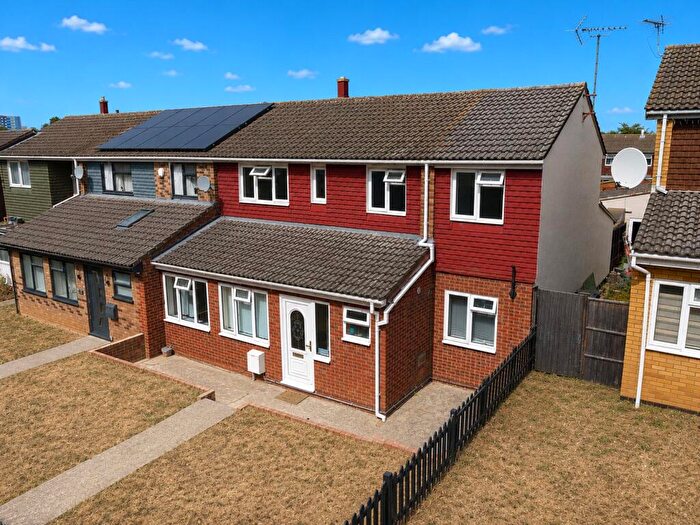 6 Bedroom End Of Terrace House For Sale In Julius Gardens, Luton, Bedfordshire, LU3