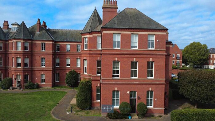 4 Bedroom Apartment For Sale In Brandesbury Square, Woodford Green, IG8
