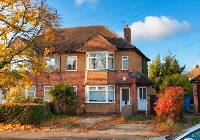 2 Bedroom Flat For Sale In A Shakespeare Avenue, Hayes, Middlesex, UB4