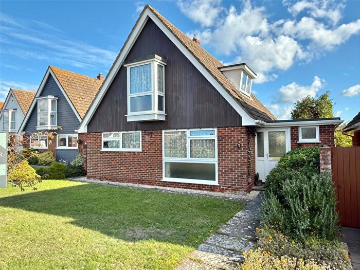3 Bedroom Detached House For Sale In Wolsey Way, Milford On Sea, Lymington, Hampshire, SO41