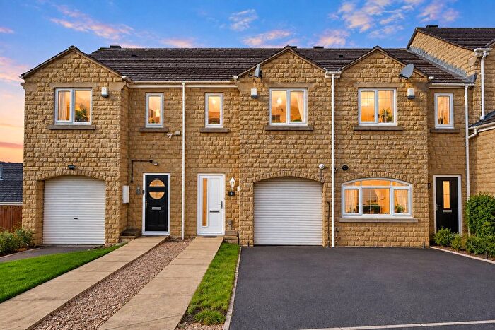 4 Bedroom Town House For Sale In Elderberry Drive, Halifax, West Yorkshire, HX3