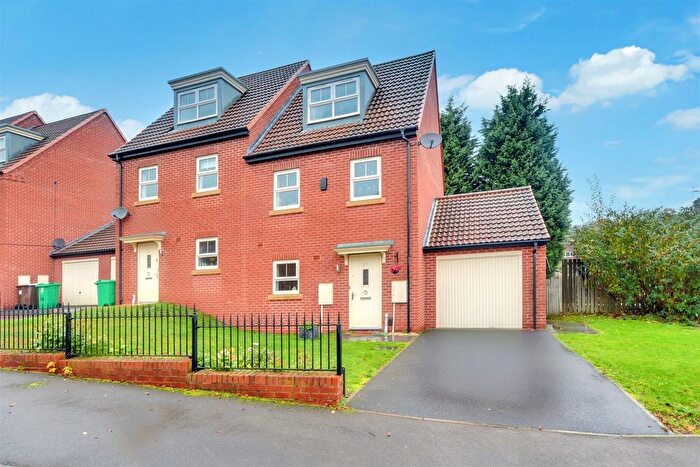3 Bedroom Semi-Detached House For Sale In Weaving Gardens, Nottingham, NG5