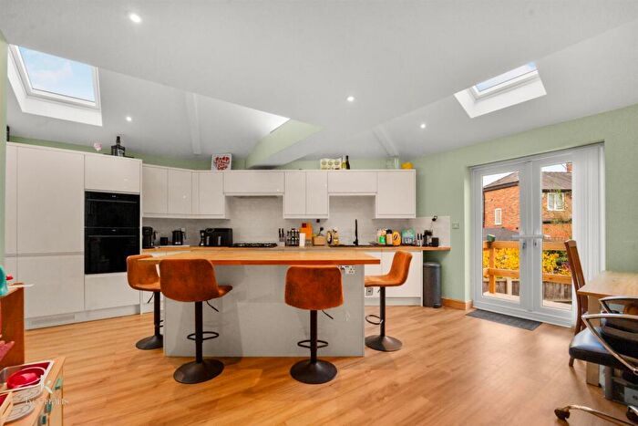 3 Bedroom Semi-Detached House For Sale In Radcliffe Park Road, Salford, M6