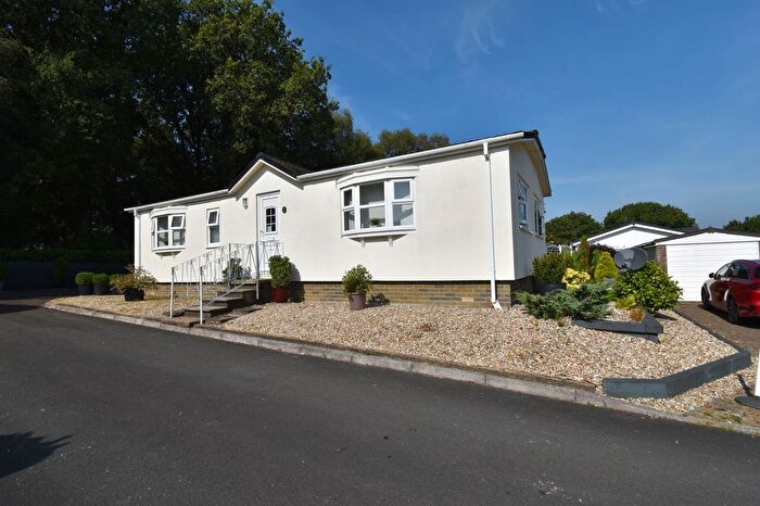 2 Bedroom Mobile/park Home For Sale In The Beeches, Sampford Courtenay, Okehampton, EX20