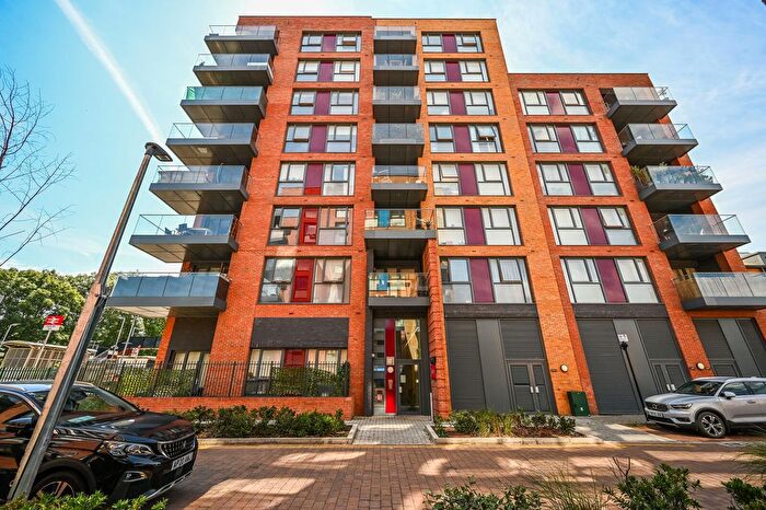 2 Bedroom Flat For Sale In Ipswich Court, Hanwell, W7