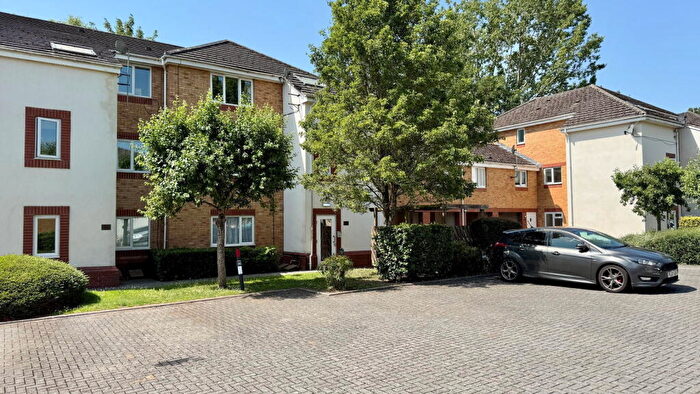 2 Bedroom Flat For Sale In Redshank Court, Thatcham, RG19