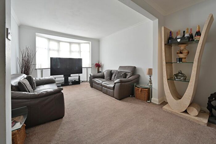 4 Bedroom Semi-Detached House For Sale In Arundel Drive, Harrow, Middlesex, HA2