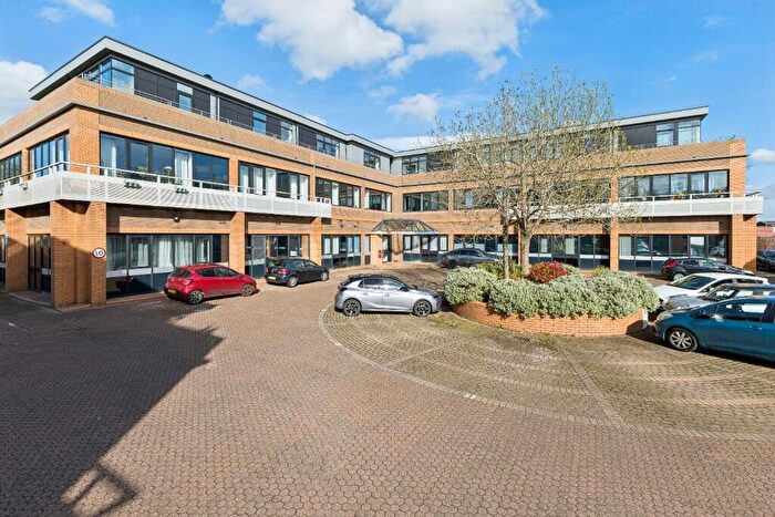 1 Bedroom Flat For Sale In Overbridge Square, Newbury, Berkshire, RG14