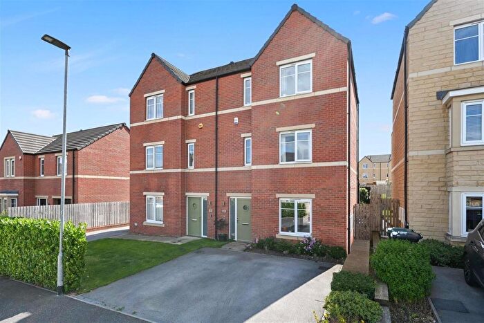3 Bedroom Semi-Detached House To Rent In Carr Beck Rise, Apperley Bridge, Bradford, BD10