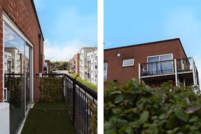 2 Bedroom Flat To Rent In Canalside, Redhill, RH1